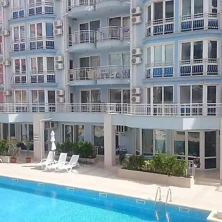 Family In Sunny Dream Slantchev Briag
